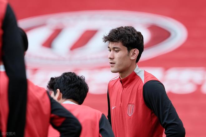 意外！新赛季中超冠军提前敲定？18万人表态，9万人选了成都蓉城